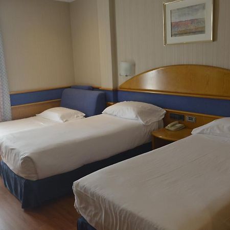Agumar Hotel Madrid Exterior photo Two beds in a hotel room