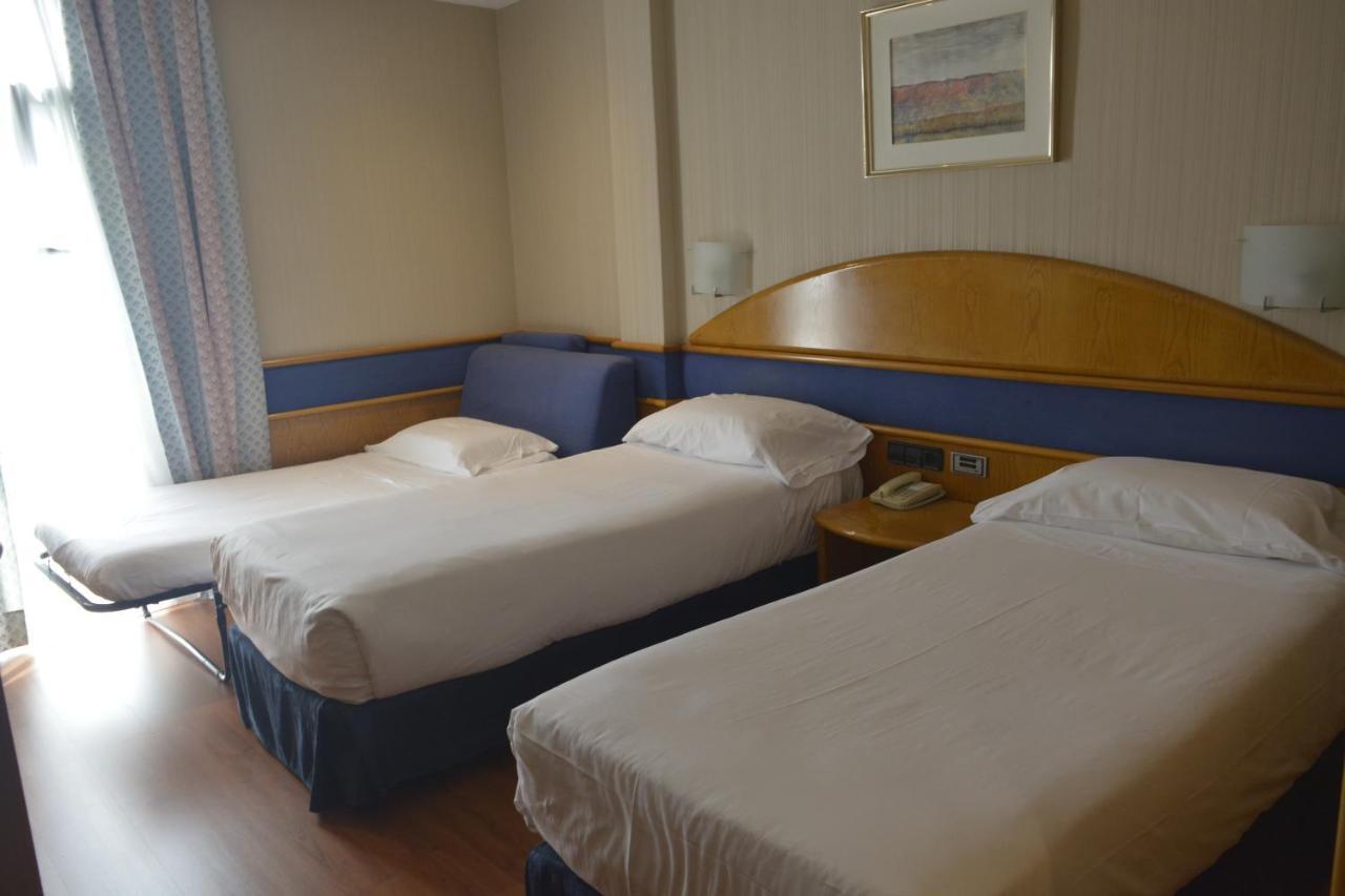 Agumar Hotel Madrid Exterior photo Two beds in a hotel room