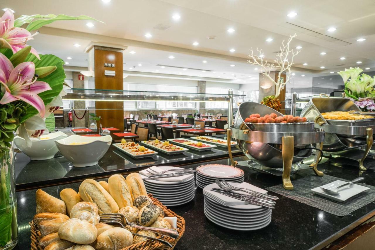 Agumar Hotel Madrid Exterior photo Breakfast buffet at a luxury hotel