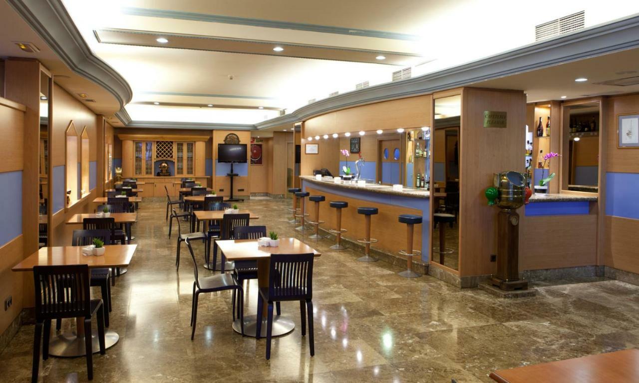Agumar Hotel Madrid Exterior photo Interior of the hotel